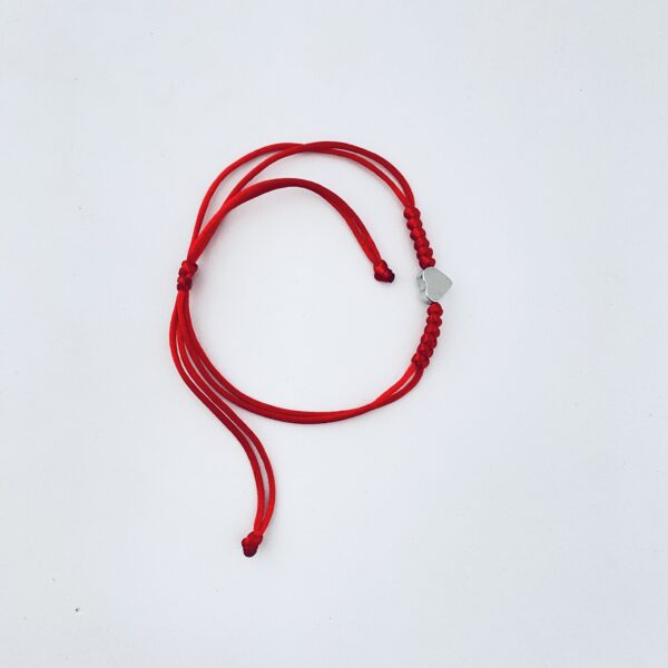 Pulsera de hilo, dije corazón